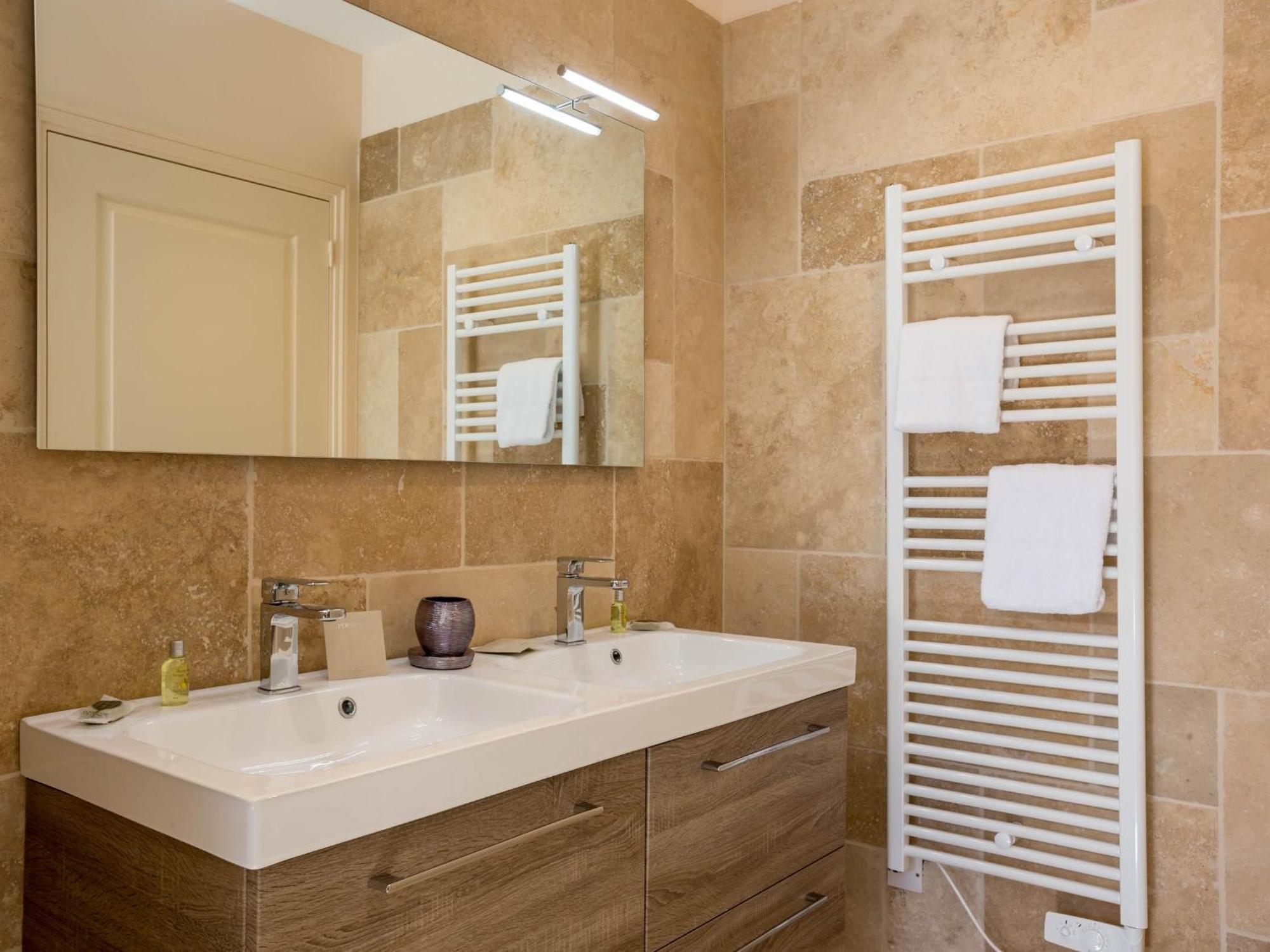 Le Cara - 4 Appartements Calmes Et Chics Au Coeur De Beaune Beaune  Rum bild